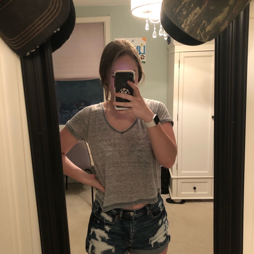 Grey cropped tee